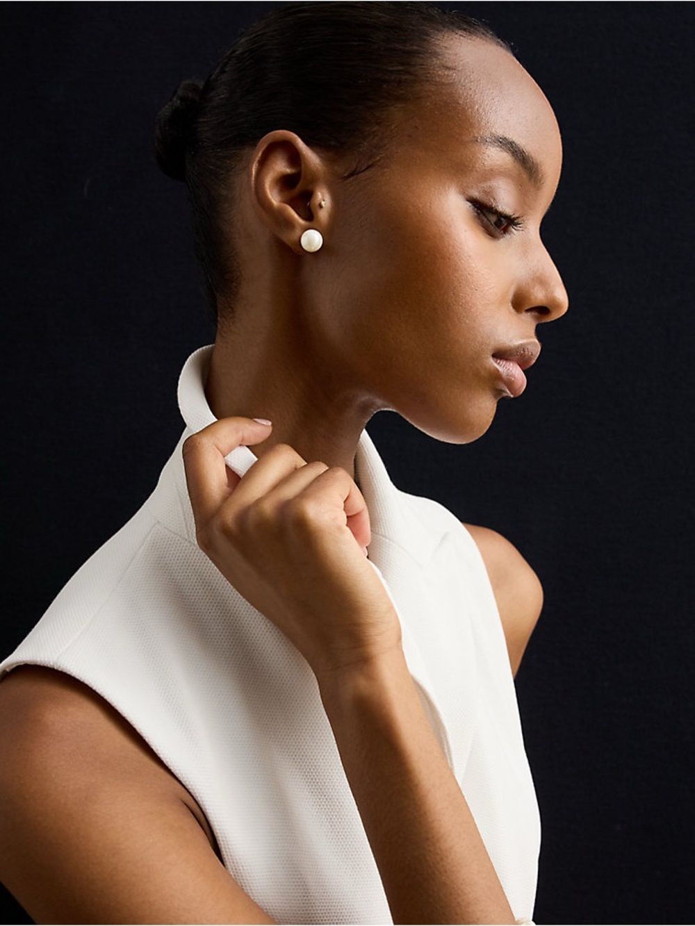 Ralph Lauren Cream Pearl Stud Earrings - Picture 4 of 5